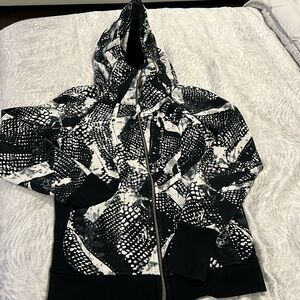 ￼ Lululemon scuba full zip up
Size 10 ￼
Great condition